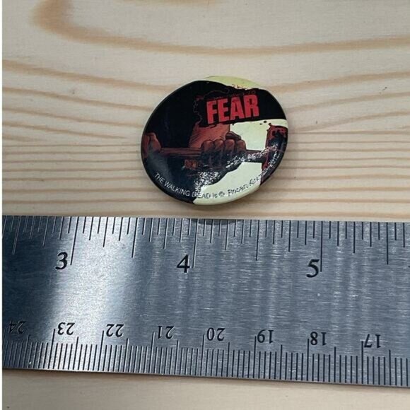 The Walking Dead Fear Button Pin 2012 AMC Collectible - Picture 3 of 3